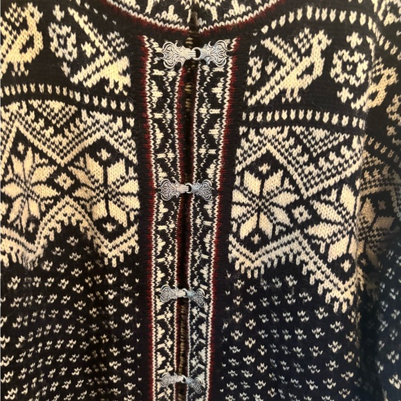Vintage Dale of Norway Women's Black and White Patterned Wool Sweater - Picture 5 of 6